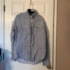 Great condition men’s dress shirt. Very classy and fits great. Classic fit